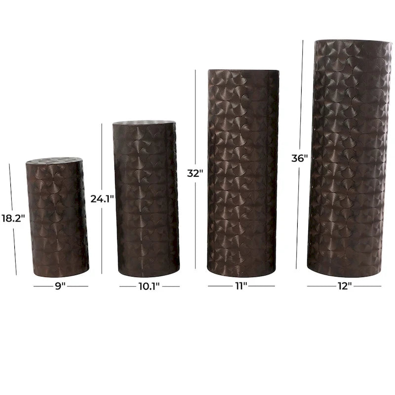 Guéridon haut et fin en métal au design abstrait, motif coquille rainurée ou martelé - Marron